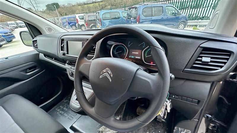 Citroen e-SpaceTourer image 9